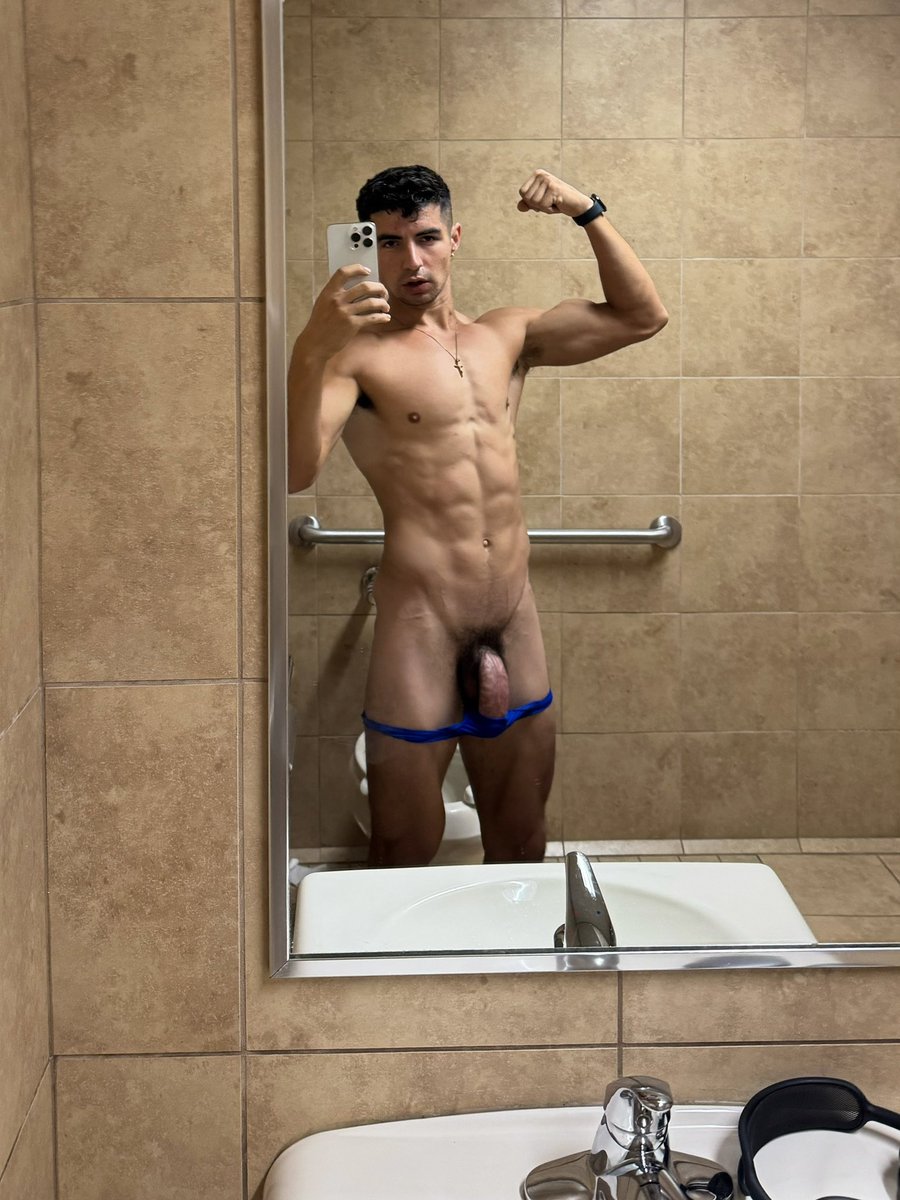 lenchittooo's tweet photo. just like this dick, i dont like to fit in. https://t.co/U6CTjTiFv4