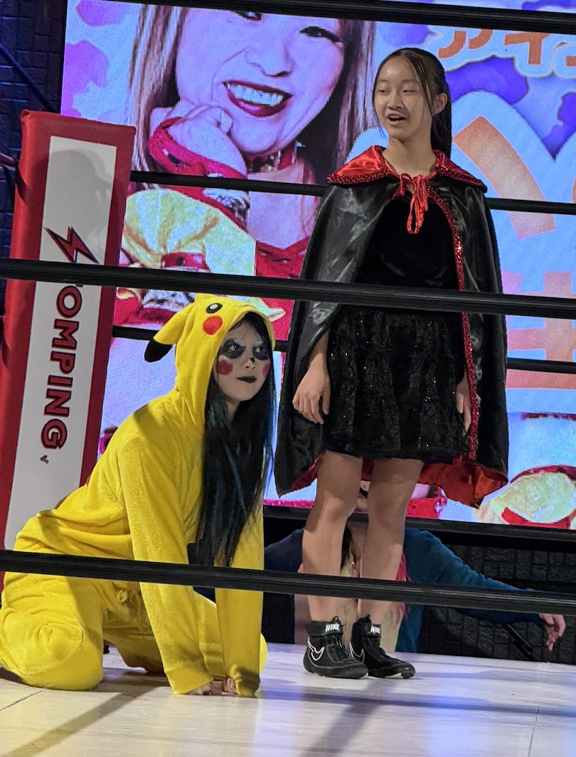 StrollCam's tweet photo. Ice Ribbon #1451 ~ Hamukatsu Birthday Festival
2025.10.25 – Ice Ribbon Dojo

Ancham ⚡ &amp; Riko 🧛‍♀️

#杏ちゃむ #Riko #iceribbon #アイスリボン #ハムカツ生誕祭 #アイスリボン道場 https://t.co/SbDpb036Yv