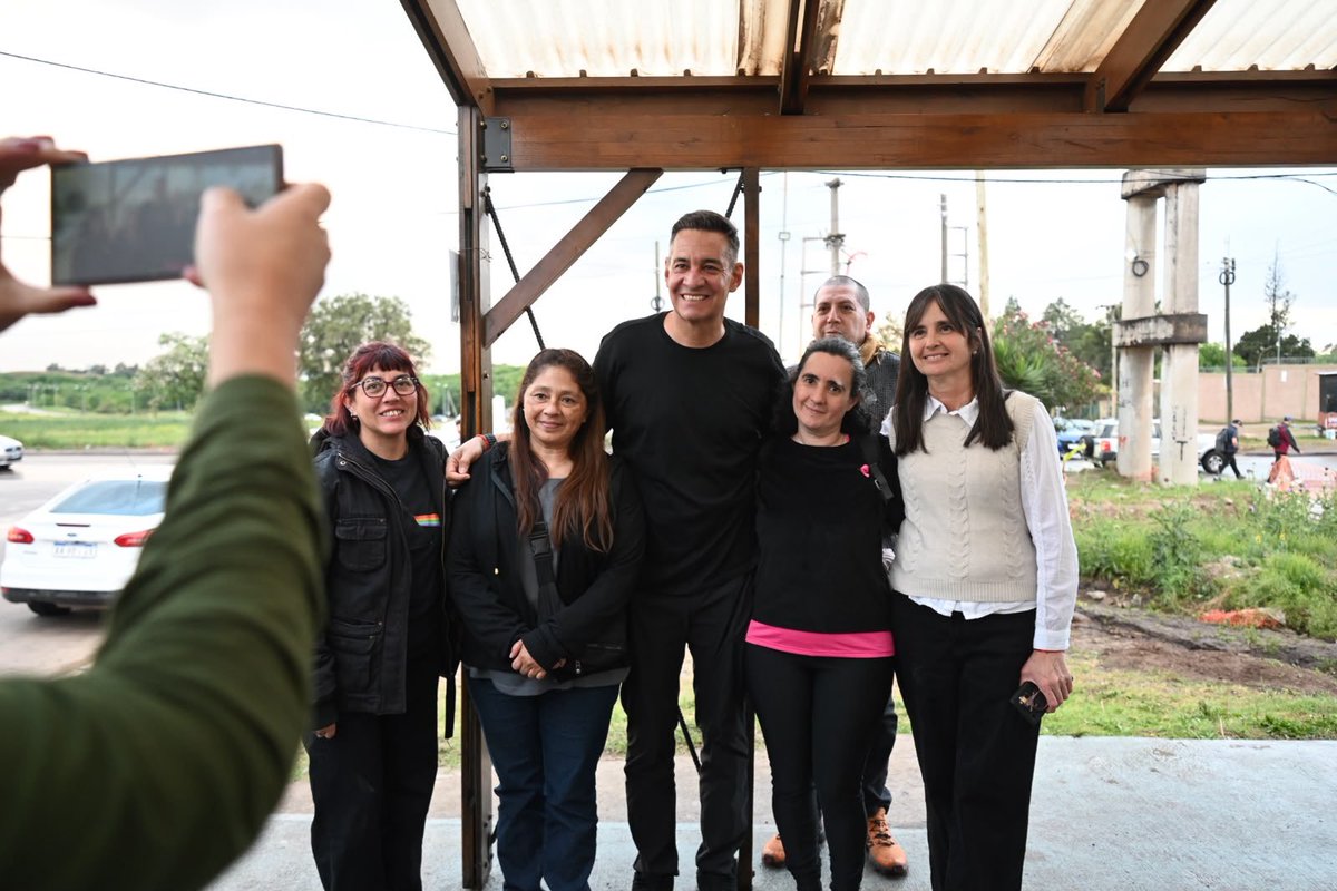 miguelsiciliano's tweet photo. ROTONDA EN LA CALLE IMPIRA

Nos reunimos con vecinos de la zona oeste para dialogar sobre la rotonda que vamos a construir sobre la calle Impira, una obra que empezará en las próximas semanas y que brindará solución a los problemas de tránsito en esta parte de la ciudad que ha crecido notablemente en los últimos años.

Seguimos trabajando cerca de la gente. Córdoba va para adelante.

#HacerParaCrecer #Córdoba