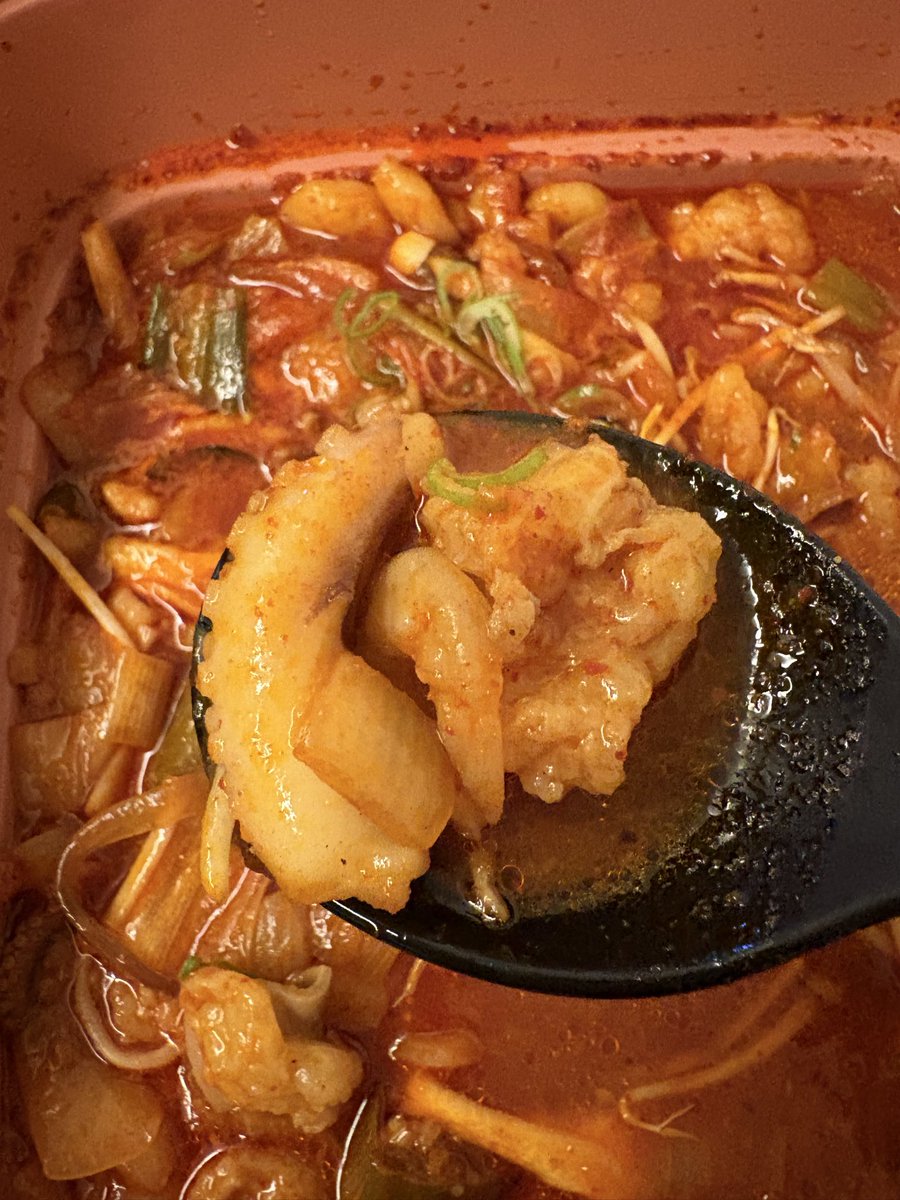 IrodoriMoney's tweet photo. 松屋に登場した、韓国風タコの旨辛炒め定食（1080円）☺️

釜山発祥の鍋料理「ナッコプセ」をイメージした、食感を楽しむ旨辛鍋。

じわじわ人気のナッコプセ、ふるさと納税にもあります🌶️

このセットはお得🉐

#ふるさと納税
#ナッコプセ https://t.co/TcX7RNLuIK