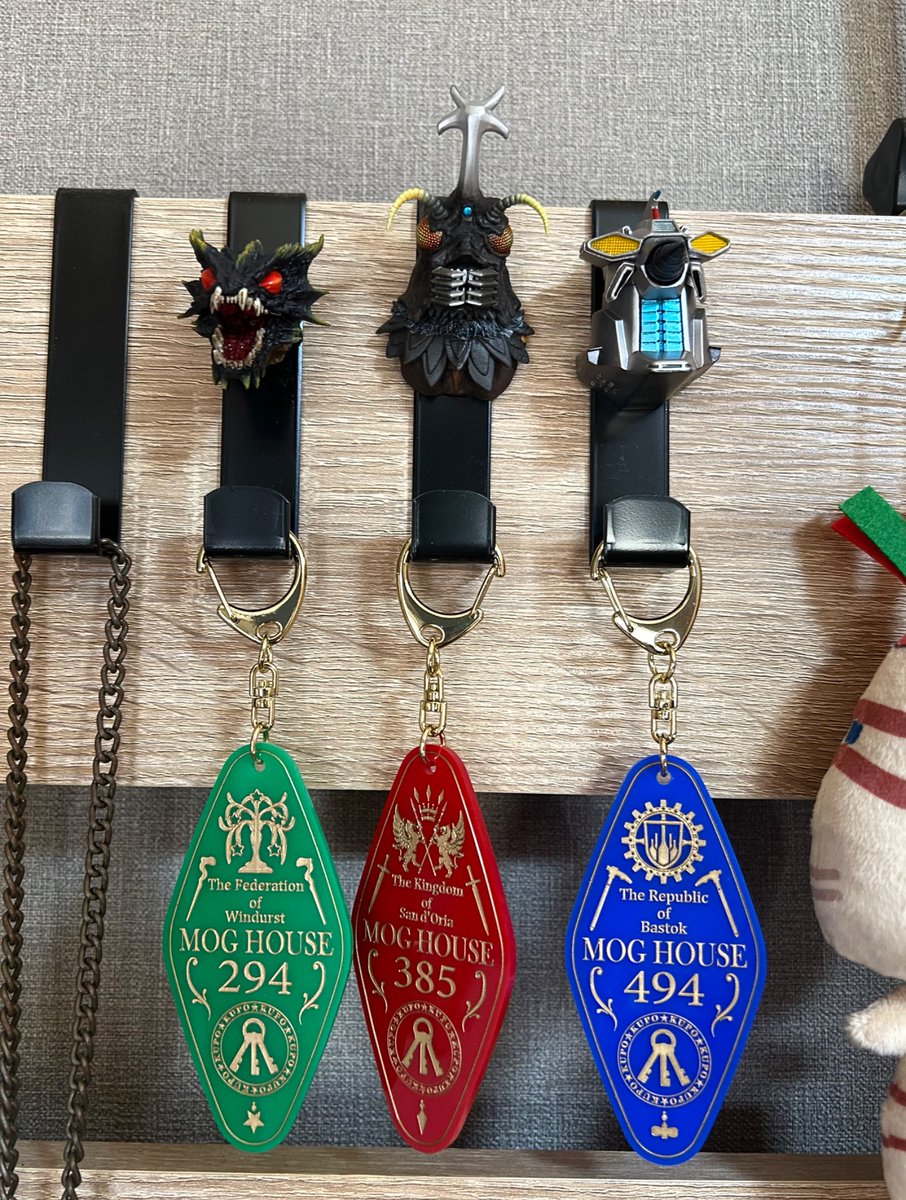 ayano_suehiro's tweet photo. 夫から献上してもらったゴジラくじG賞の３体が、たまたまFF11の３国とテーマが被っていることに気づいて並べてみました！謎

『古代』『王国』『技術』

#ゴジラ
#FF11 https://t.co/wV0wKrJ7pN