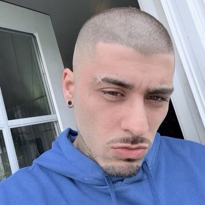zainusrat's tweet photo. esse homem tem uma cara de quem não presta e eu cairia fácil fácil no papinho dele https://t.co/4DQTAFGREM