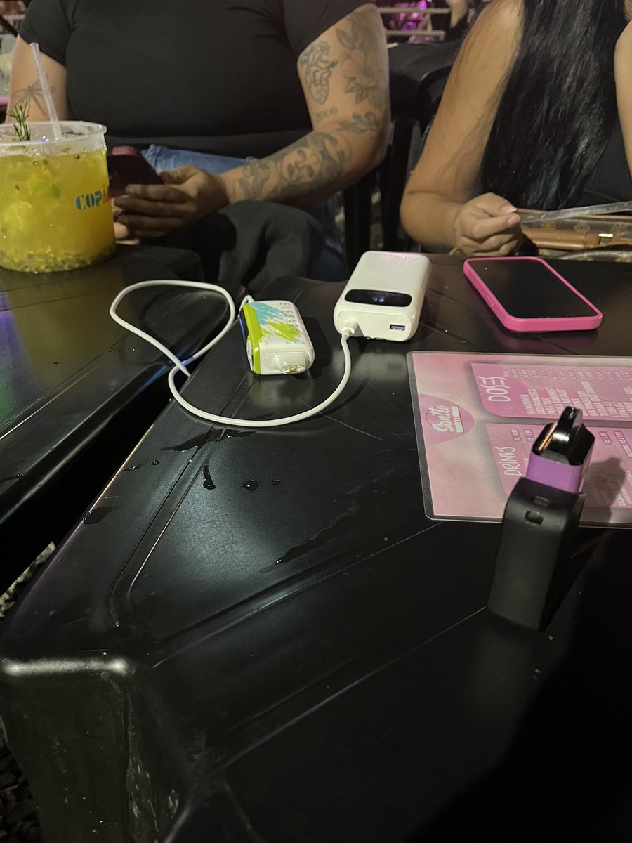 kingofdizaster's tweet photo. Acabou a bateria https://t.co/6WZS9jw6Ra