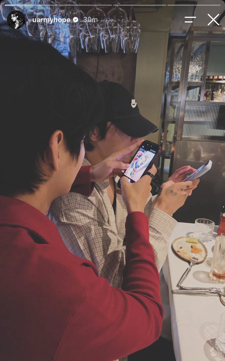 thvanqlic's tweet photo. i love being vhopekook biased https://t.co/0VymatvIXE