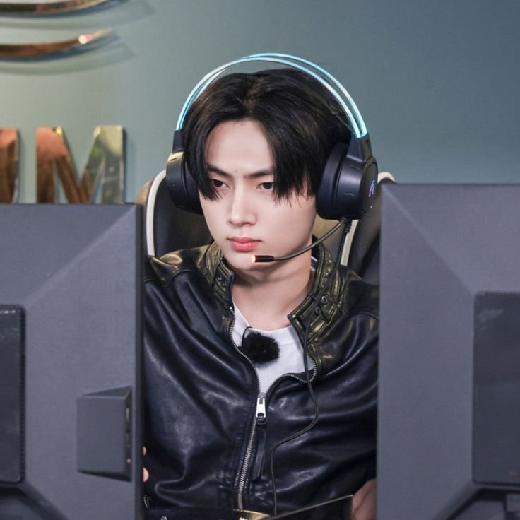 nikitabibw's tweet photo. #sunjay au onde:
Jay é um garoto que compete nos e-sportes e morre de ódio quando alguém atrapalha suas partidas e competições.. 

ou.. 

onde sunoo começa a o provocar para ver se ele cede, por que ele sabia que o melhor amigo não o dispensaria.. https://t.co/COa5Qc1lbc