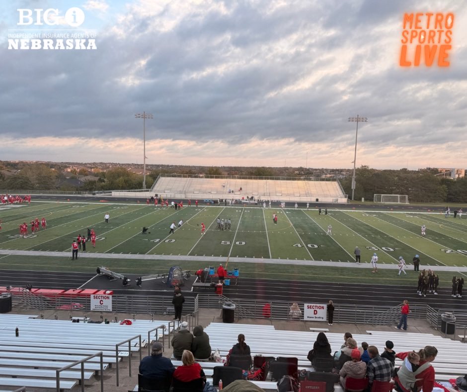 MetroSportsLive's tweet photo. Join us for tonight’s chilly TNF matchup of the Elkhorn Antlers v. Ralston Rams🏈 #nebpreps

@1stDownAntlers @ralstonramfb 

Kickoff is at 7 pm on https://t.co/iF8u0mzSSK https://t.co/TM3f4yo2rs