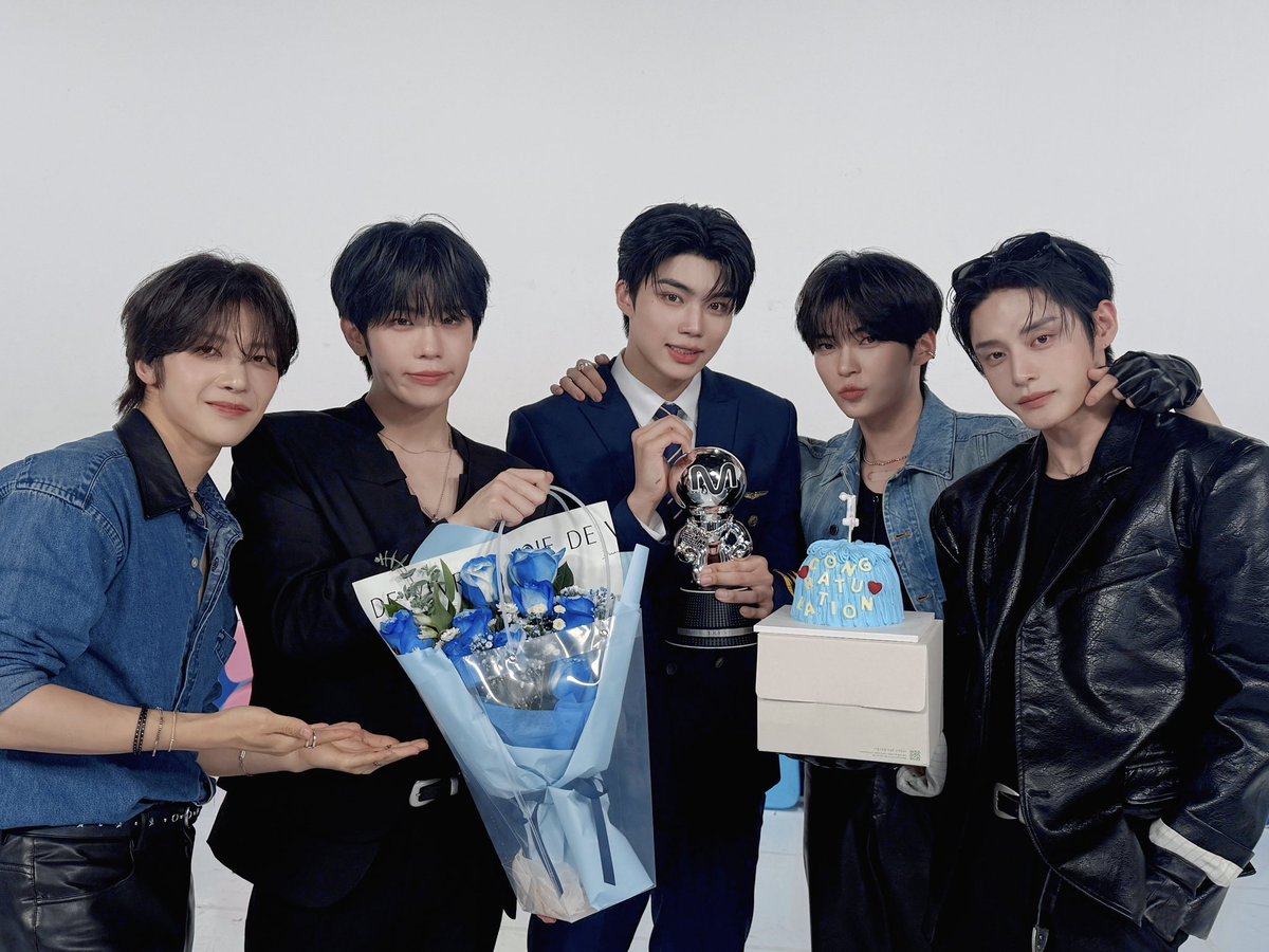 mugi_zzb's tweet photo. FAN'S CHOICE Xハッシュタグ投票🗳️
今年も必ず🏆️あげましょう！
🌹1RP＝1VOTE

 #2026MAMAVOTE  #ZEROBASEONE https://t.co/EOHFX602Xv