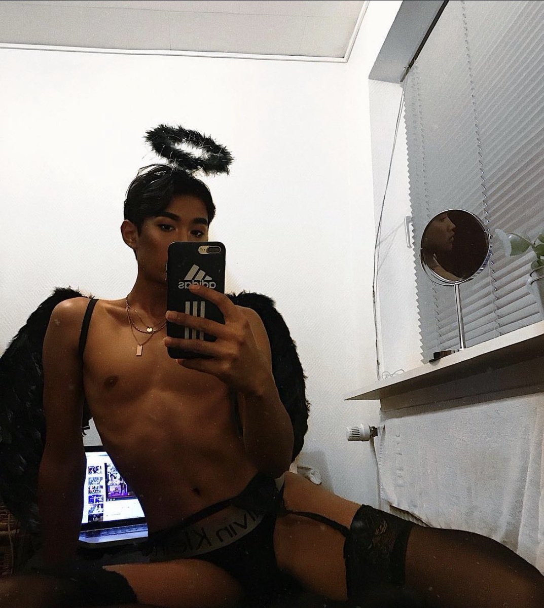 cccreymorganccc's tweet photo. Should I recreate this look for this year’s Halloween? 
Like or DM.
Moots are welcome.

#horny #NSFW #nsfwtwt #femboy #straight
#gay #bi #bbc #bwc #twink #sex
#pussy #bottom #bussy #tgirl #ts #nails #dickrates https://t.co/eSg24HKiVM