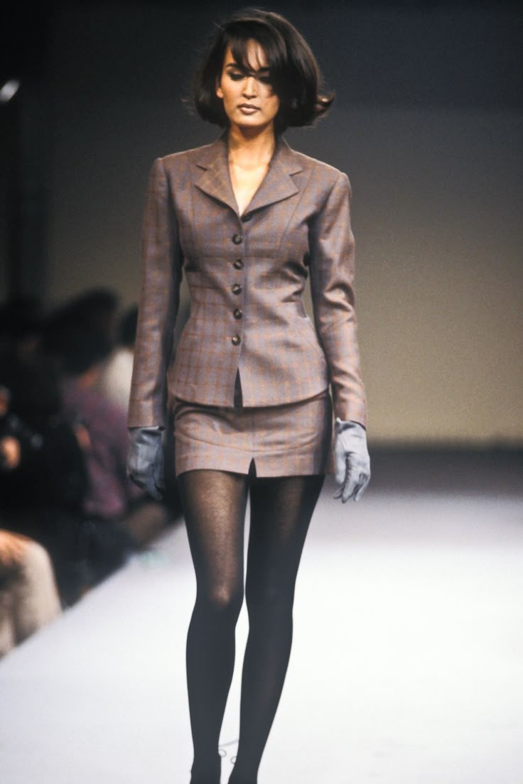 _ArchiveFashion's tweet photo. Azzedine Alaia - Fall 1990 RTW https://t.co/NG9S7mB6In