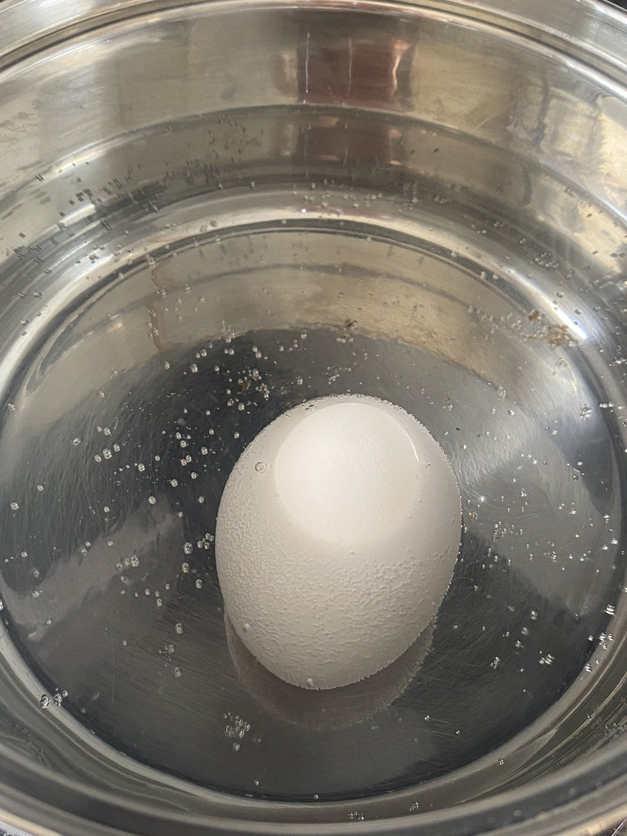 _Naname75's tweet photo. モチベ。お弁当を作るついでに朝ご飯を用意する。お弁当の余りを朝ご飯にしてる感じ。
今ゆで卵煮えるの待ちながら、陽の当たるベランダに座って味噌汁飲んでるとこ。 https://t.co/YJEmoCV64R