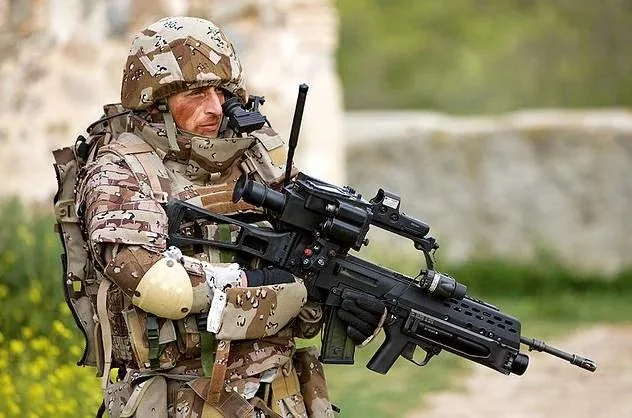 RogueWarrior47's tweet photo. The 90s to 2000s trend of cramming as much technology into a soldier as possible. https://t.co/7xdyIqpsTp