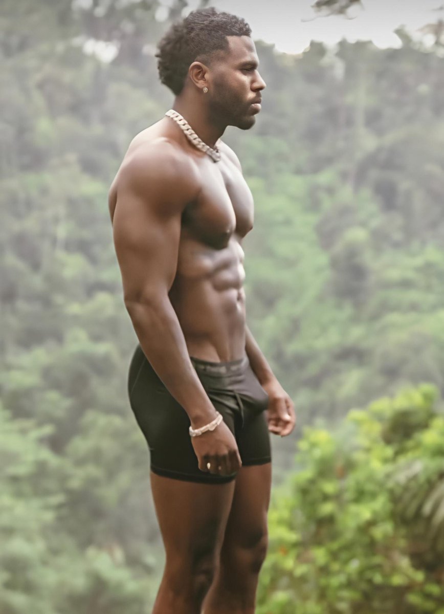 dorawhite47's tweet photo. Its Jason Derulo shirtless in the mist... chain on, briefs on… and still acting casual. https://t.co/GbYX7RnFmR