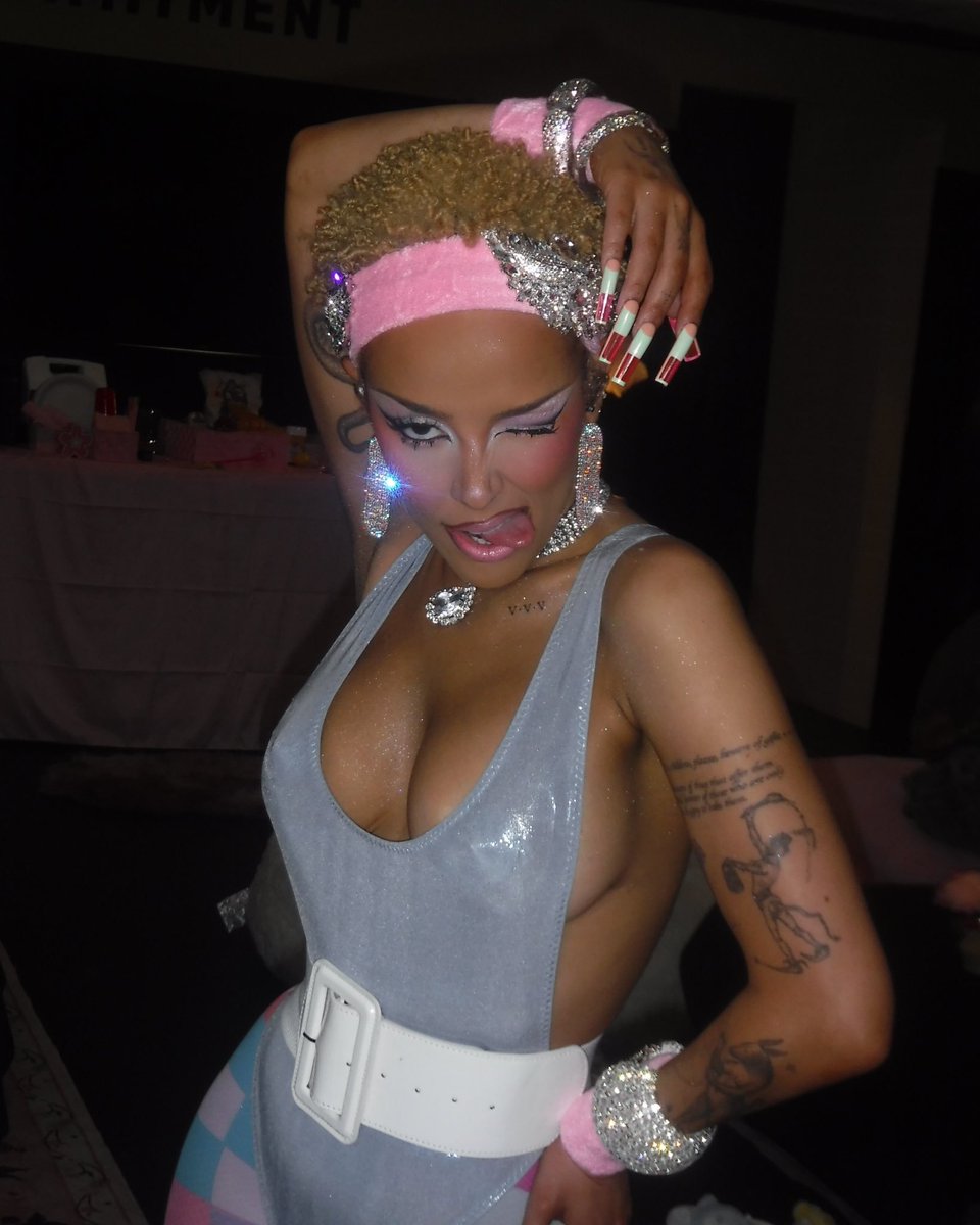 dojacatcore's tweet photo. HOT DOJA https://t.co/Gp97ui0JMo