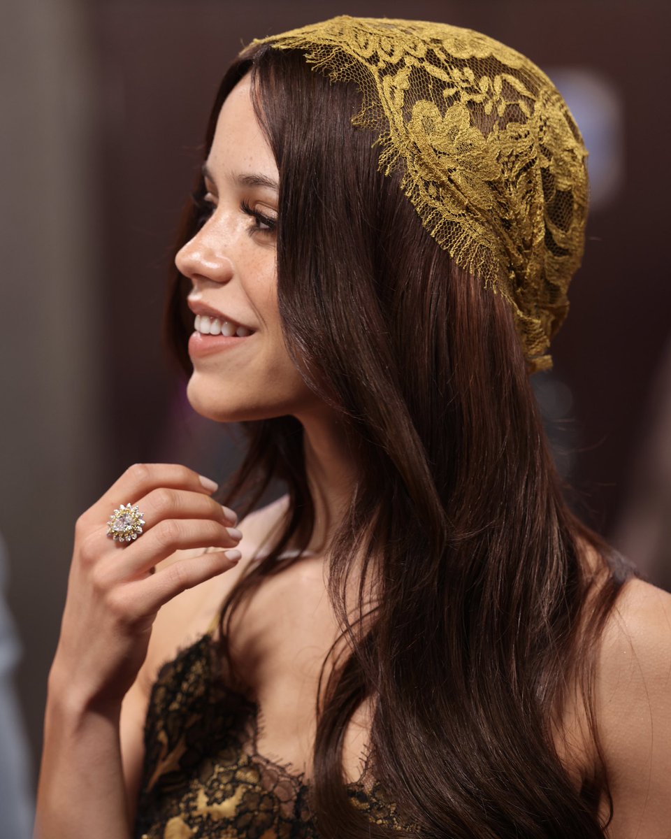 Complex's tweet photo. Jenna Ortega steps out for the premiere of ‘Klara and the Sun’

[via/ GettyImages] https://t.co/2ZJzBPUEQK