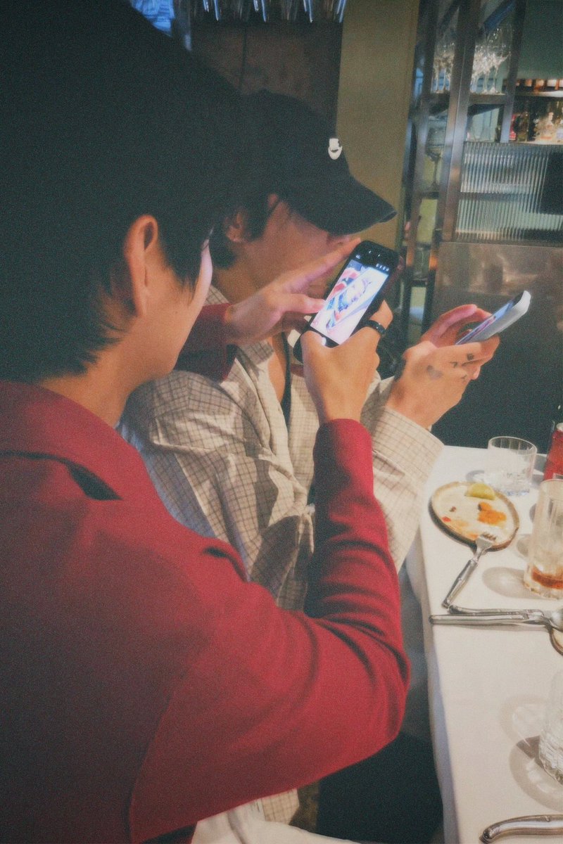 kthjjg's tweet photo. hobi’s pov of these boyfriends 👥 https://t.co/JhYoqeENRb