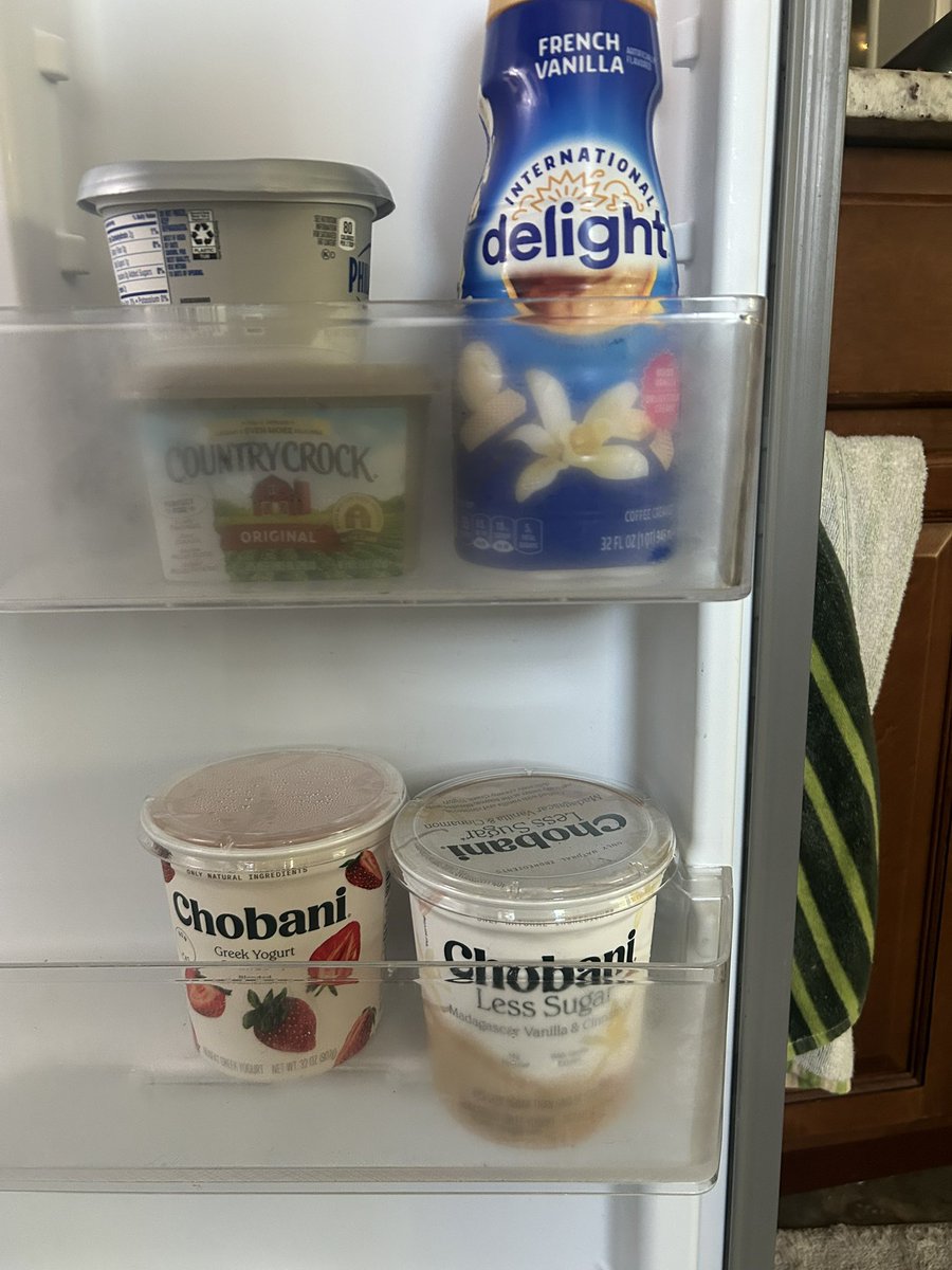 SweetlyByokui's tweet photo. My side of the fridge. I love chobani yogurt #edrtwt https://t.co/HVbJBKh4j9