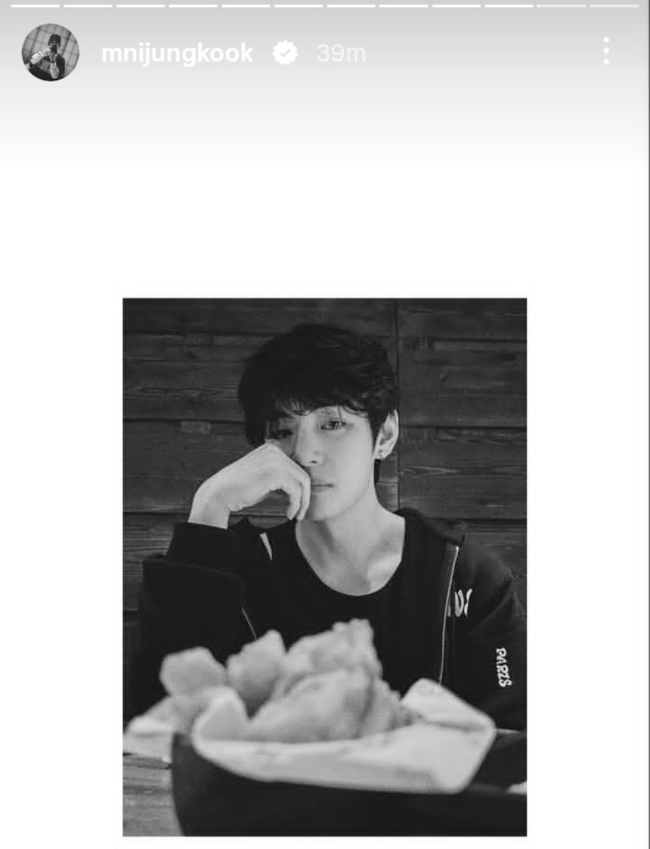 lvthvkook's tweet photo. Love how my ship is Real and Mutual never one sided😭 : 

by thv                     by mnijungkook https://t.co/ZYSeWpvF3f