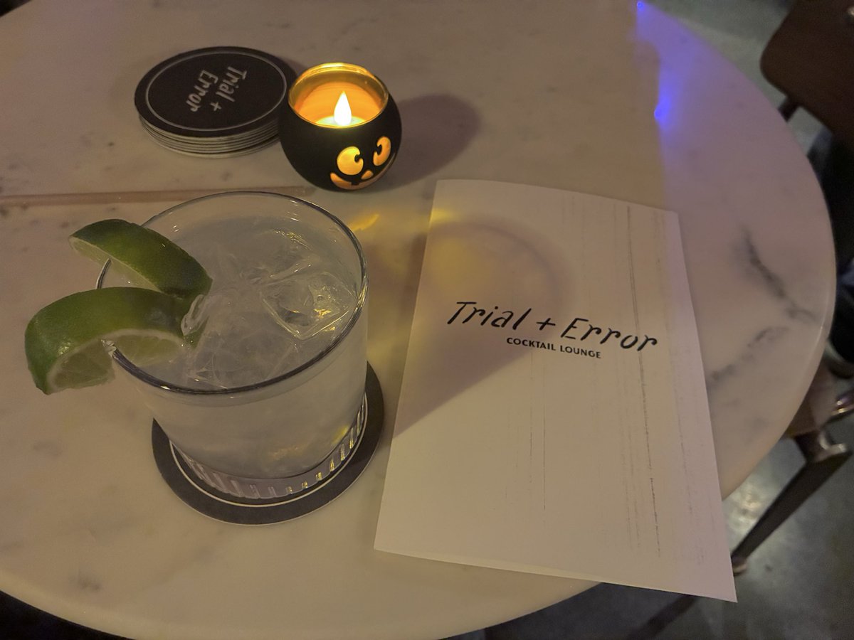 Cardsgirl88's tweet photo. Just hanging out with @FBidunga @JacksonShelstad @Karterrknox @d35hayne at #trialanderror Very cool π Speakeasy Halloween π vibe @LouisvilleMBB Nicest dudesβΌοΈπ https://t.co/aOW37pKj7m
