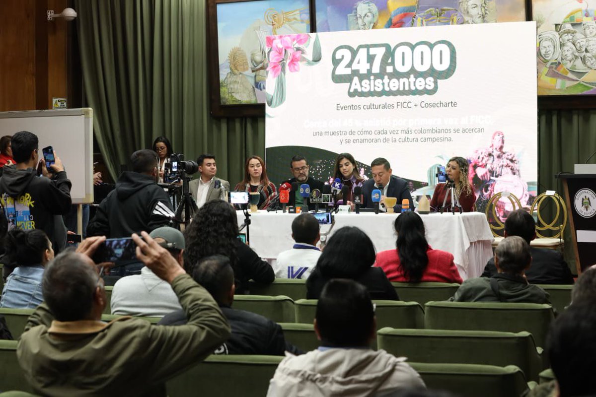 CarlosAmayaR's tweet photo. ¡La versión 53 del Festival Internacional de la Cultura Campesina fue todo un éxito 💚!

Estamos en rueda de prensa con los medios de comunicación del departamento, compartiendo el balance de esta gran fiesta cultural.

¡Ya les contamos más 👀! https://t.co/qnL0DsaqT9