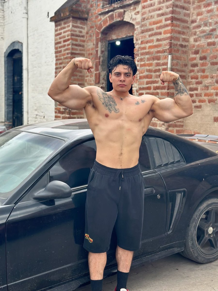 MuscleProjectMx's tweet photo. Muscle Stud 
#Mexican big biceps https://t.co/GjESeNDJWJ