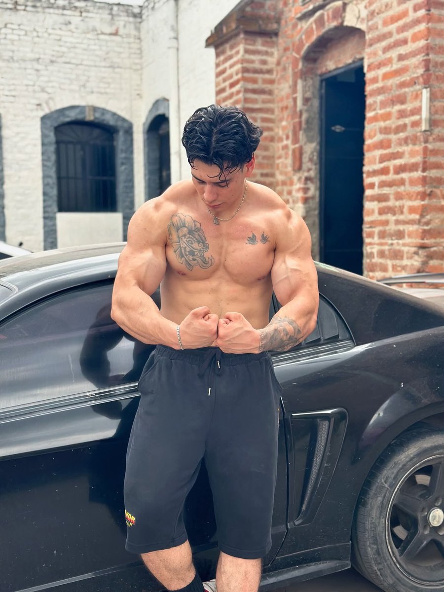 MuscleProjectMx's tweet photo. Muscle Stud 
#Mexican big biceps https://t.co/GjESeNDJWJ
