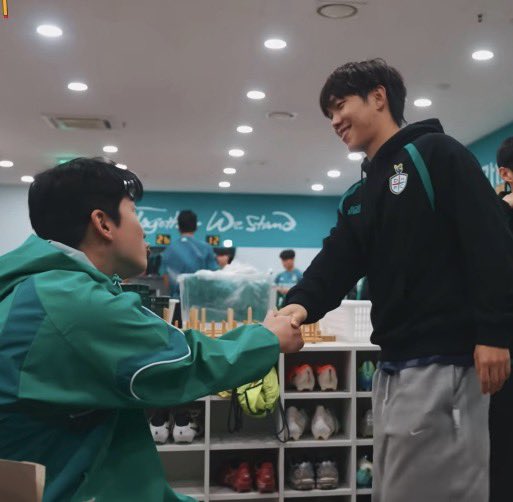 park41_'s tweet photo. 명챵

어 안녕
(손잡았네)
                                                             안녕ㅎㅎ
                                                            (귀여워…) https://t.co/gcy5wR2Fbm