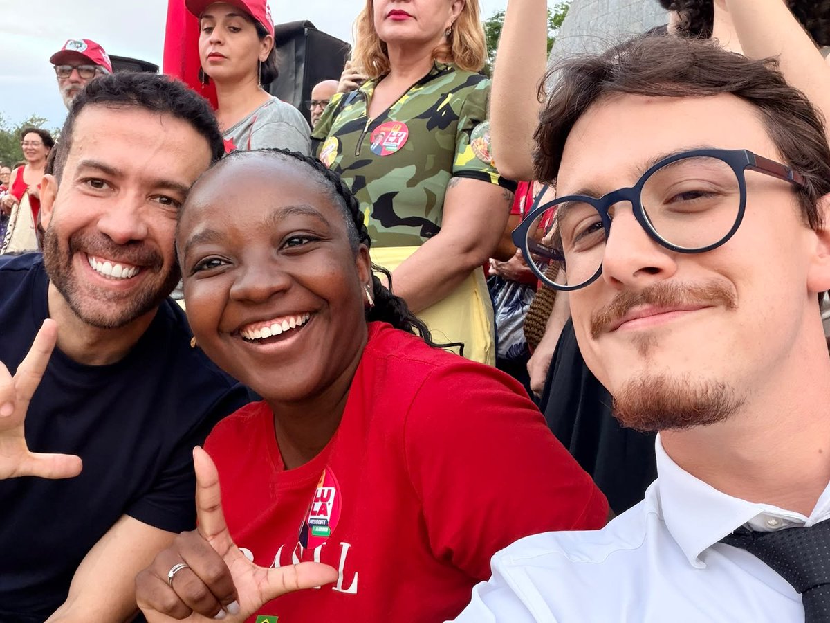 alvinho70's tweet photo. Os Estudantes ocuparam Minas Gerais 
#MinasGeraisÉdageral https://t.co/zlaAtCtjuy
