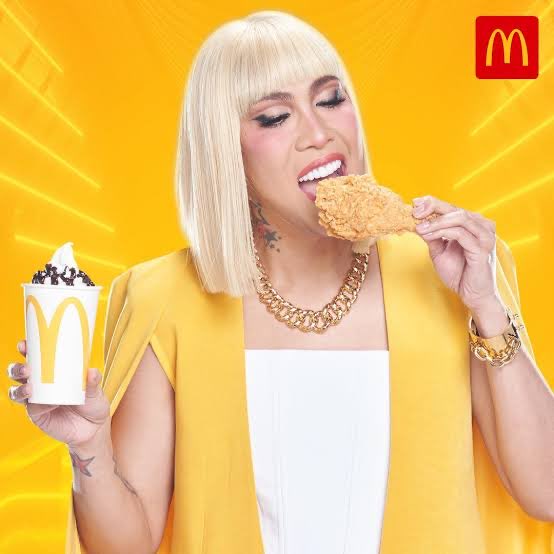 introvertdud's tweet photo. Anong favorite fried chicken mo?
Jollibee or McDo? https://t.co/FUFqOj4ofH