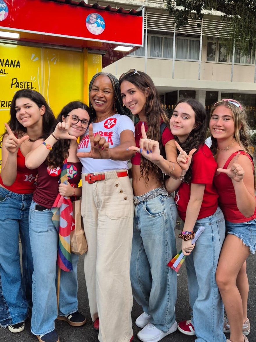 soteropolidoll's tweet photo. boa noite só pra quem tem foto com a Olivia Santana https://t.co/0BA4sYXpiK