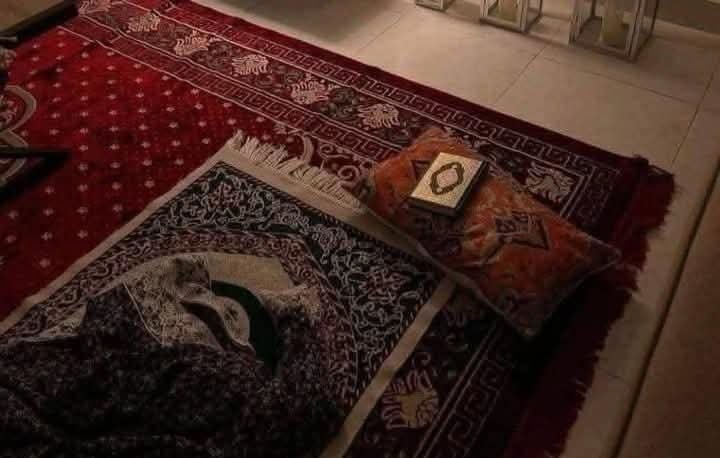 Zekryalle's tweet photo. السلام علیکم ورحمتہ اللہ وبرکاتہ ❤️                             اپنی اوقات صرف اِتنی ہے✨
کچھ نہیں بات صرف اِتنی ہے

کل بھی ٹکڑوں پہ اُنکے پلتے تھے 
اب بھی ٹکڑوں پہ اُنکے پلتے ہیں

صلی اللّٰہ علیہ وآلہ وسلم💚 جمعہ مبارک اللہ پاک اس دن کو ہمارے لیئے برکتوں والا رحمتوں والا بنائے https://t.co/ayR5ZNRLp6