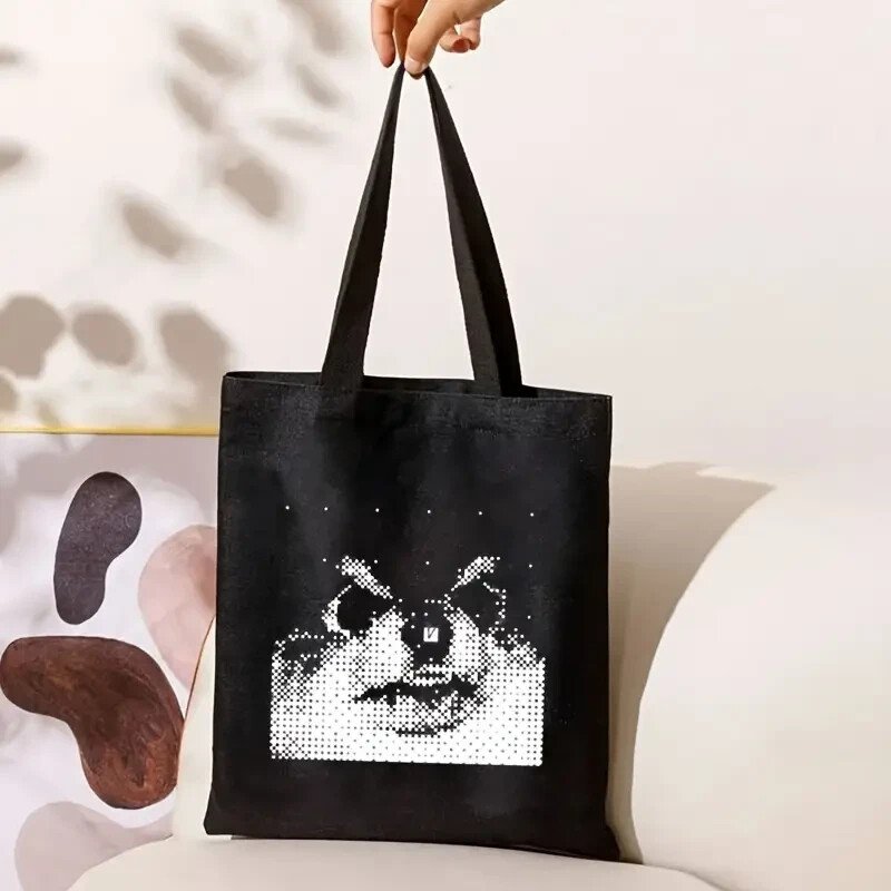 al3xiaaaa_'s tweet photo. saben si dejaran pasar una totebag, es así https://t.co/HFz04u8ygG