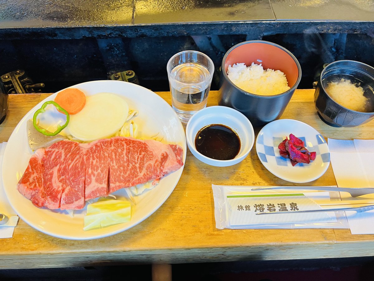 Reve21_PR's tweet photo. おはようございます！
21号機です

きんきんきんようび🍇
大阪市は晴れ☀️

川崎スタッフ モフ味さんは
初めてのはとバスで
山梨日帰りツアーへ🚌✨
大粒のシャインマスカット狩り🍇
※写真は社員ブログより
https://t.co/LuRfymuzcN

富士山ソフトもおいしそう🍦
青い部分はヨーグルト味😳
本日も悩み無用で
まいりましょう(^O^)／

#企業公式が毎朝地元の天気を言い合う
#はとバス #シャインマスカット狩り
#山梨観光 #富士山