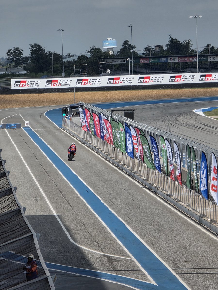 KIE2524_PP's tweet photo. สู้ๆคร้าบ🏁🏍
OHM PAWAT FIGHTING D1
#BRICSBK2026Round3xOhmpawatD1
#ohmpawat https://t.co/FaeHY5Kv9r