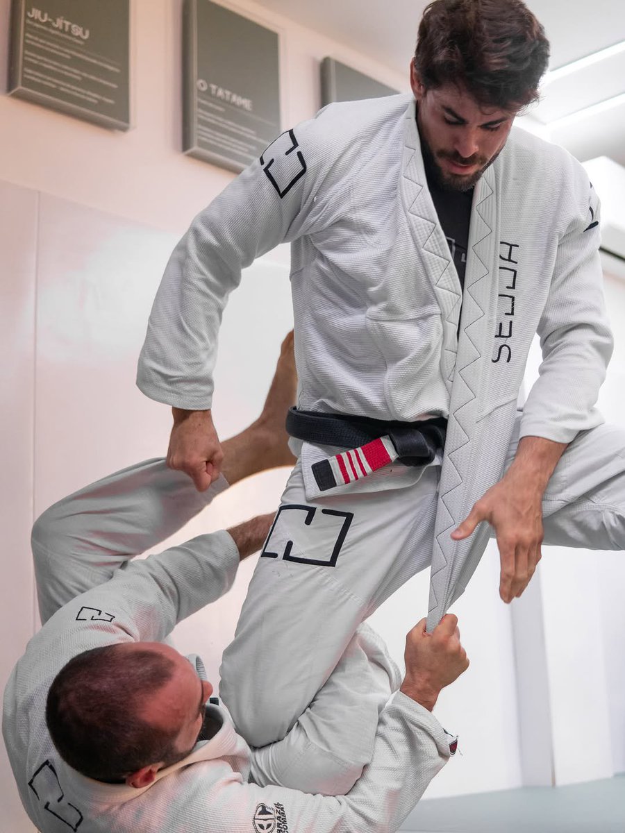 amandinha_btt's tweet photo. Uns registros de um dos seminários do Antônio no espaço Sejja Rio. Oss. ♥️🥋♥️🥋

@caradesapatojr https://t.co/DwkLTKlOOX