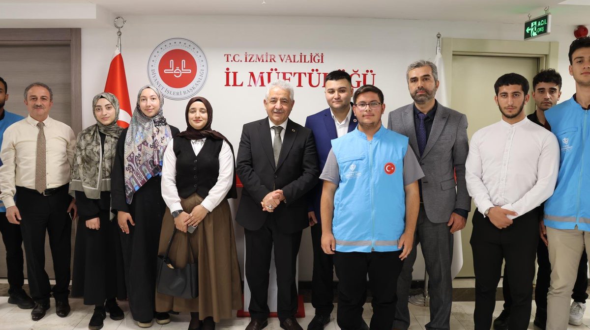35ErenErguN's tweet photo. İzmir İl Müftümüz Dr.Mevlüt Haliloğlunu Diyanet Çiğli Gençlik Kordinötörlüğü ve TDV İzmir Gençlik olarak ziyarette bulunduk.Ziyarette İl Müftümüze Yaptığımız programlar ve geleceğe dair yapacağımız faaliyetler hakkında iştişarelerde bulunduk... https://t.co/9ghnXdpFMl