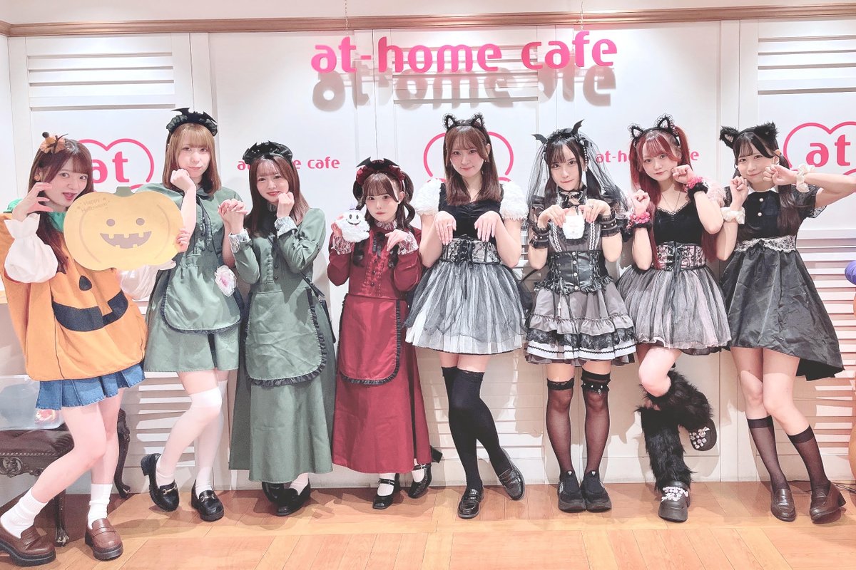 athome_cafe's tweet photo. あっとほぉーむカフェ本店7階

おーぷんしました🚪👻

トリックオアトリート❣️
ご主人様、お嬢様を
楽しいハロウィンパーティーへご招待します🎃💌
お菓子くれないと萌え萌えにしちゃうぞっ🍭💖

🧡👻おーぷんおばけ👻🧡
♥おとか♥ちーたら♥まひろ♥ねねぴ♥りのあ♥るるあ♥えるる♥あぐ♥(れなち)♥