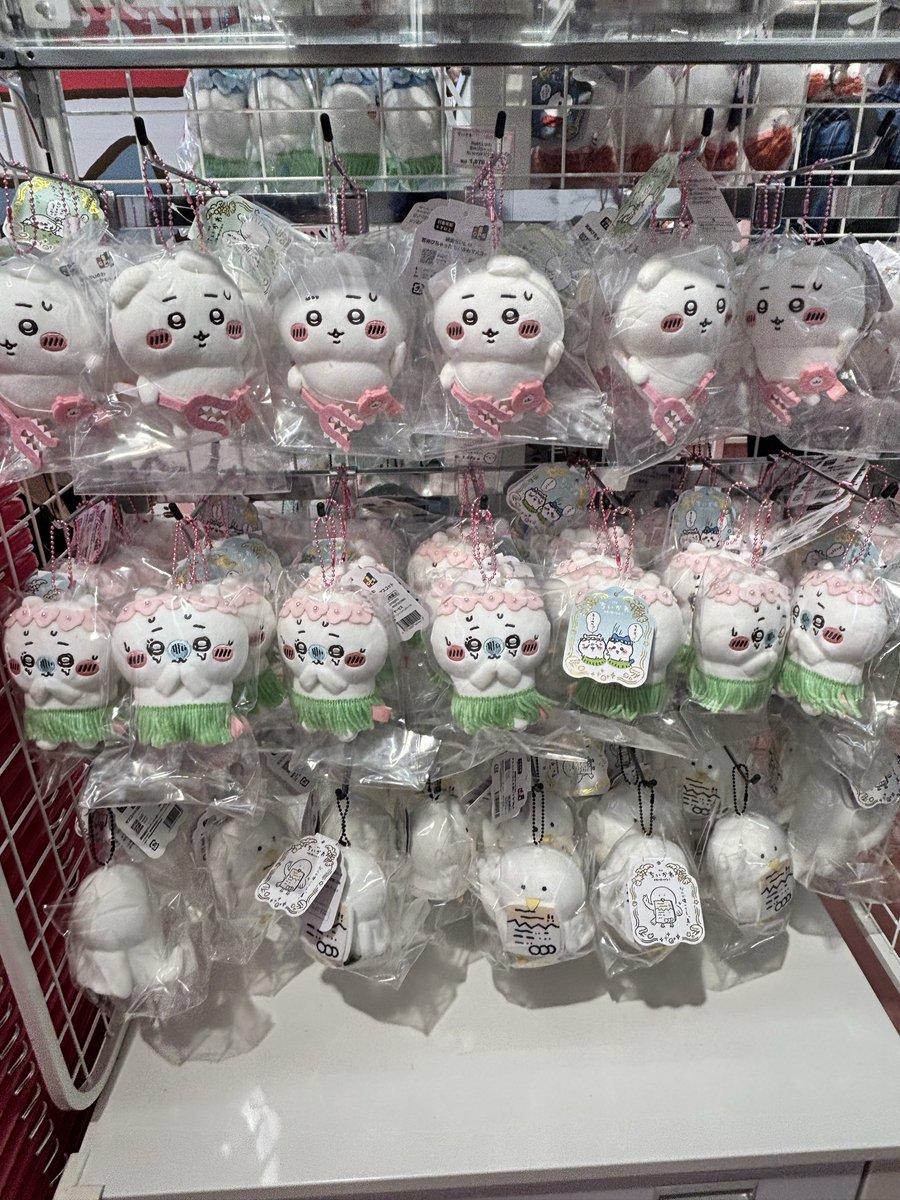 dotabata_bataco's tweet photo. 東京駅に真っ赤なお顔のセイレーン探しに行ってなかったから、新宿ちいらんいったら、沸いてました‼︎‼︎頼み損ねたから嬉しーさー😭みんないたよ、島の仲間たち‼︎‼︎

#ちいかわ
#ちいかわらんど新宿
#人魚の島のひみつ https://t.co/ccndSCMLej