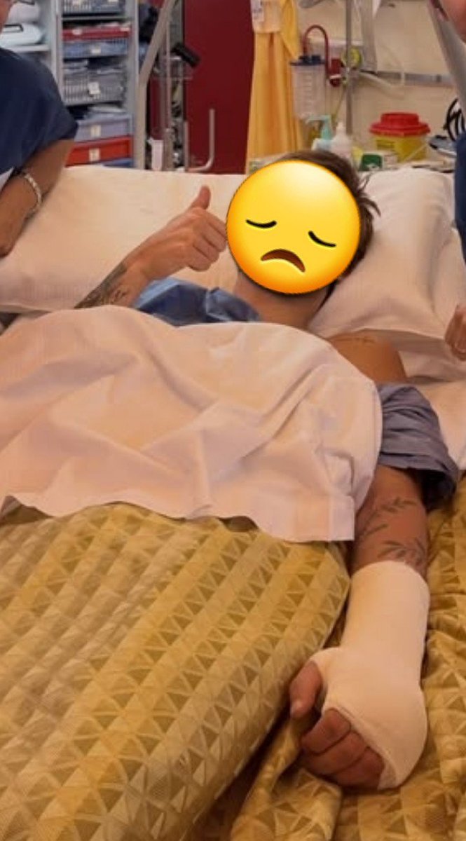 PiliMastan's tweet photo. 🚨 Se solicita información del paradero de Franco Mastantuono 🚨
Fue visto por última vez el sábado en Genova y el Martes post operación. 
(A ver si con esto el CM de Fiorentina saca otro comunicado) https://t.co/BxXOqRvV9m