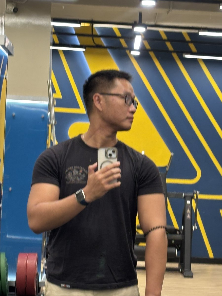 mrshinchan_'s tweet photo. Pertama kali dalam sejarah, dipanggil Pak di gym, biasanya kakak 😭 https://t.co/YyNFd4gVLt