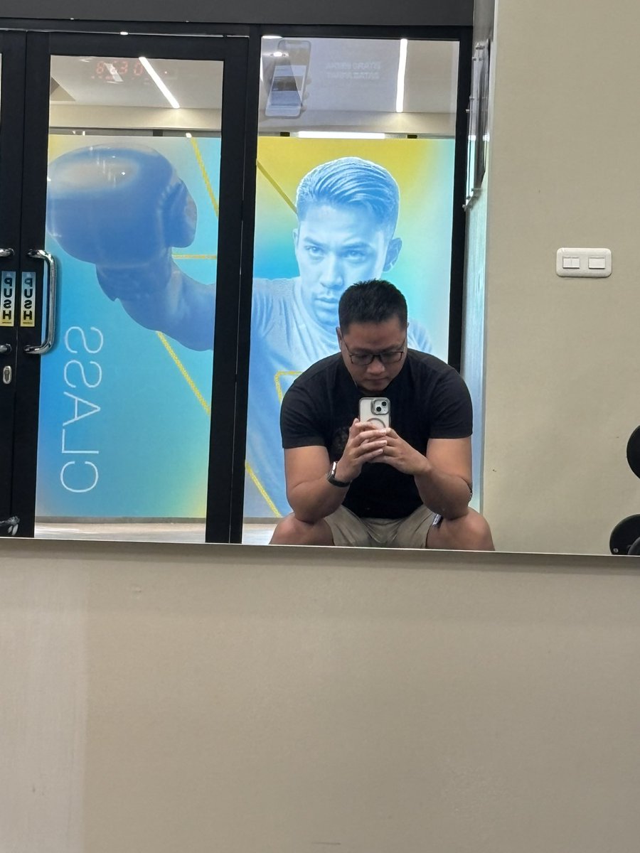 mrshinchan_'s tweet photo. Pertama kali dalam sejarah, dipanggil Pak di gym, biasanya kakak 😭 https://t.co/YyNFd4gVLt