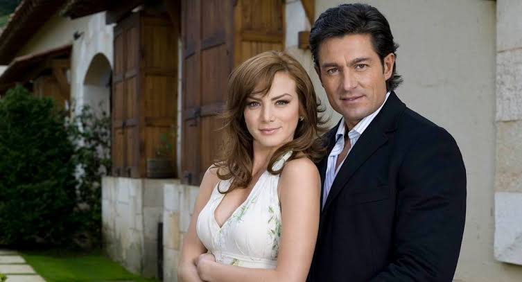 LatNove's tweet photo. 🇲🇽 @giselleglztv podría producir el refrito de la telenovela colombiana #LaVenganzaDeAnalía (@CaracolTV, 2020/25) para su regreso en 2028

@Televisa tiene interés en @silvnavarro y #FernandoColunga para ser los protagonistas de esa versión

📲 Recordar Es Vivir (Foro) https://t.co/qj47BhFx5U