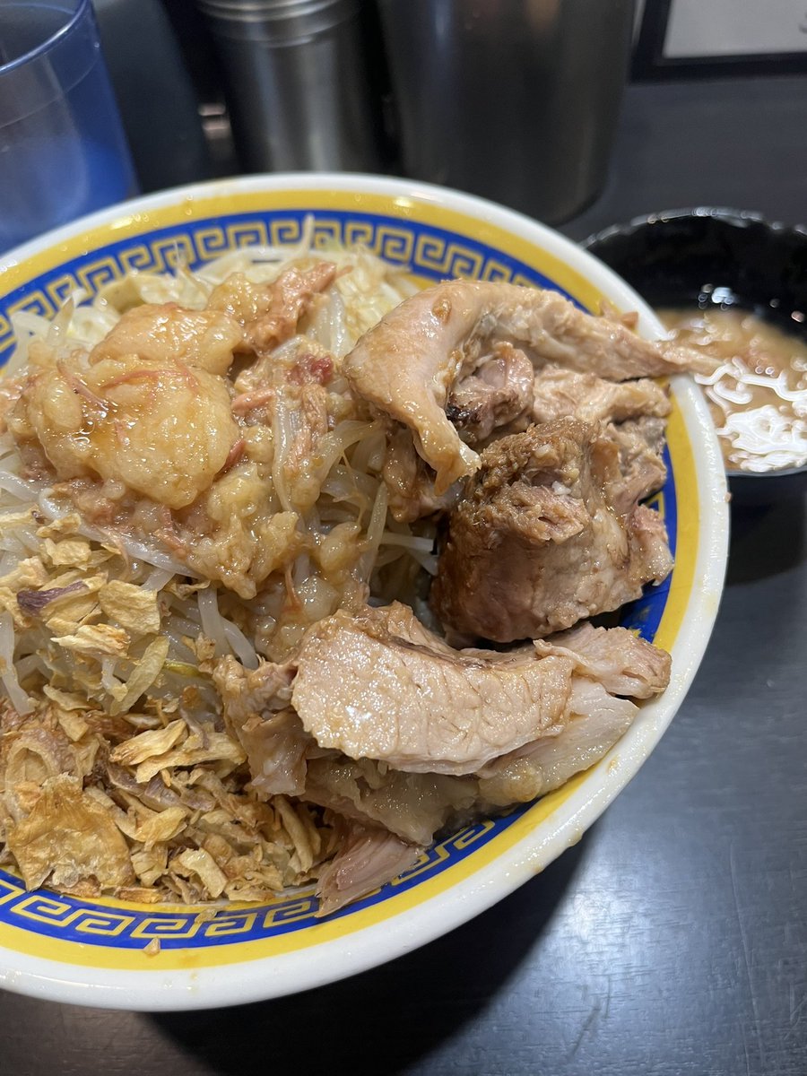 YOUICHI_03's tweet photo. 西日暮里に来たので、えどもんどで汁無し🍜 https://t.co/S3fWEZdddi