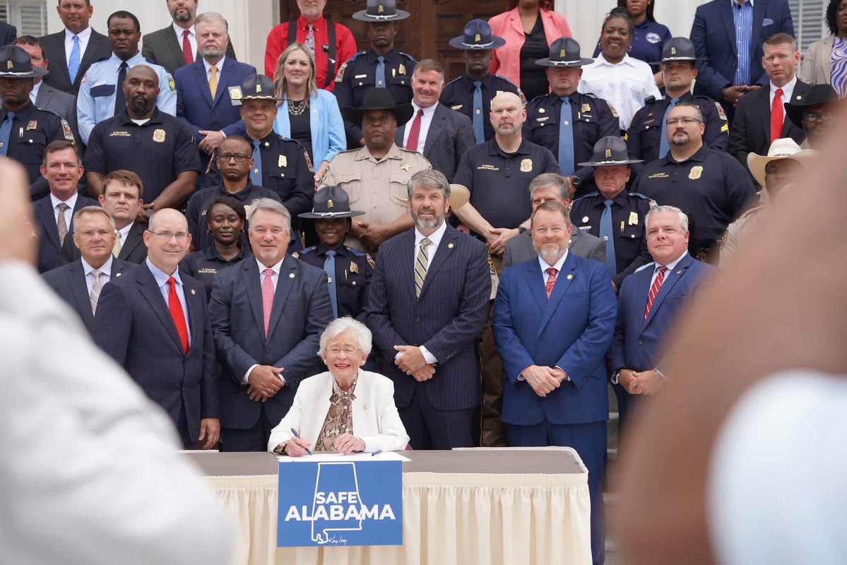RepLedbetter's tweet photo. Happy birthday to @GovernorKayIvey! 

I’m grateful for her friendship and the steady hand she’s guided our state with these last nine years. Truly a special woman and one of the greatest governors in state history. https://t.co/BIvAEdDf4k