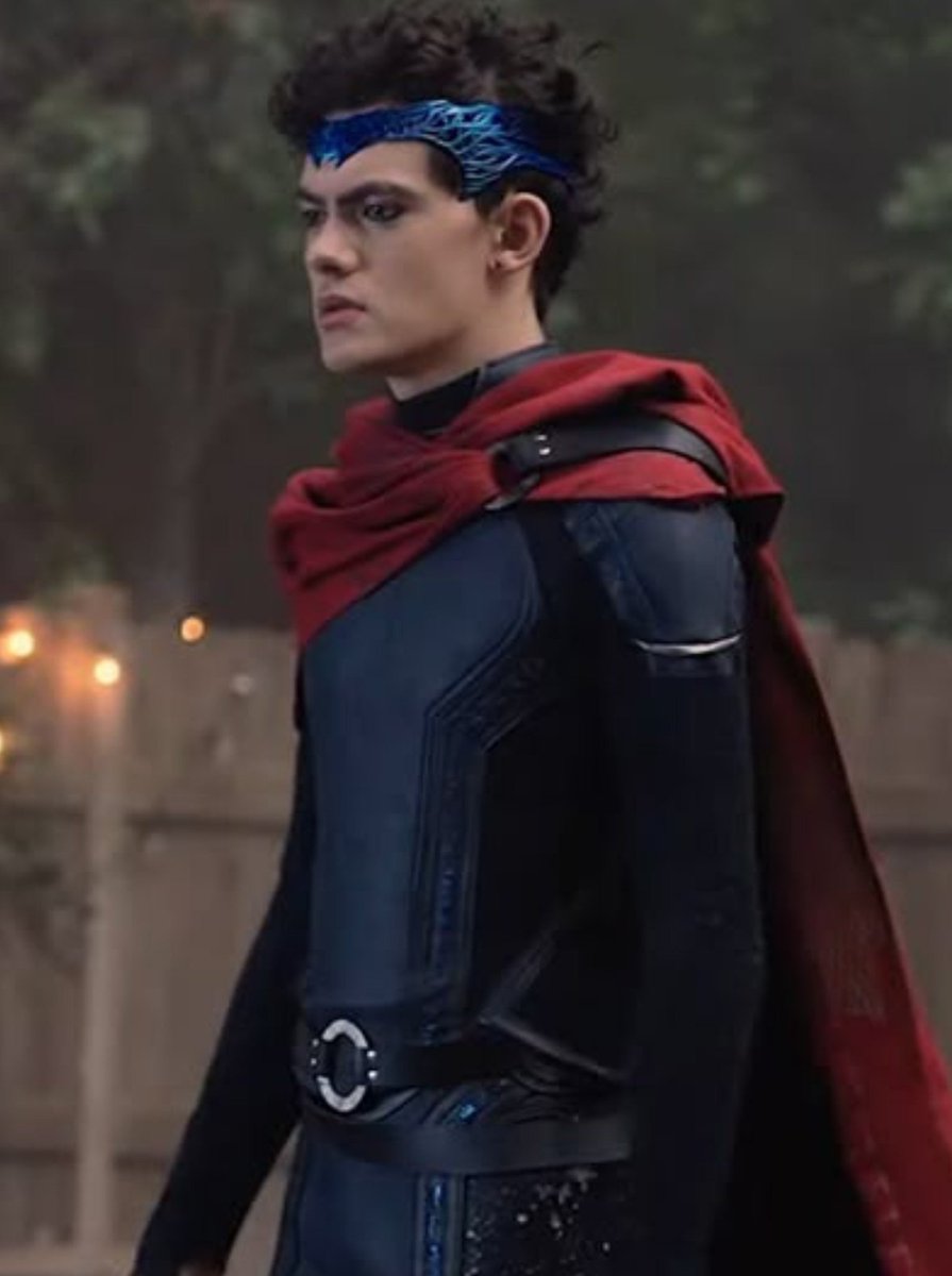 wovsny's tweet photo. i need to see Vision’s reaction when he notices the little details on Billy’s suit that resemble his own cape.
😭🥺 #VisionQuest https://t.co/udrG3pODX8