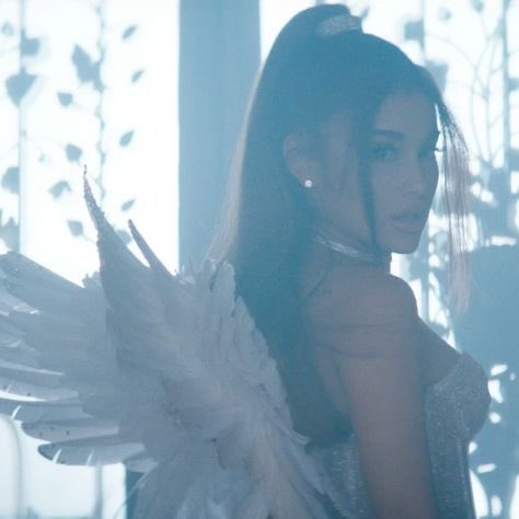 012Lottie's tweet photo. What are you being for Halloween? I’m being an angel #arianagrande #angel #Halloweencostume https://t.co/oFumlb5U48
