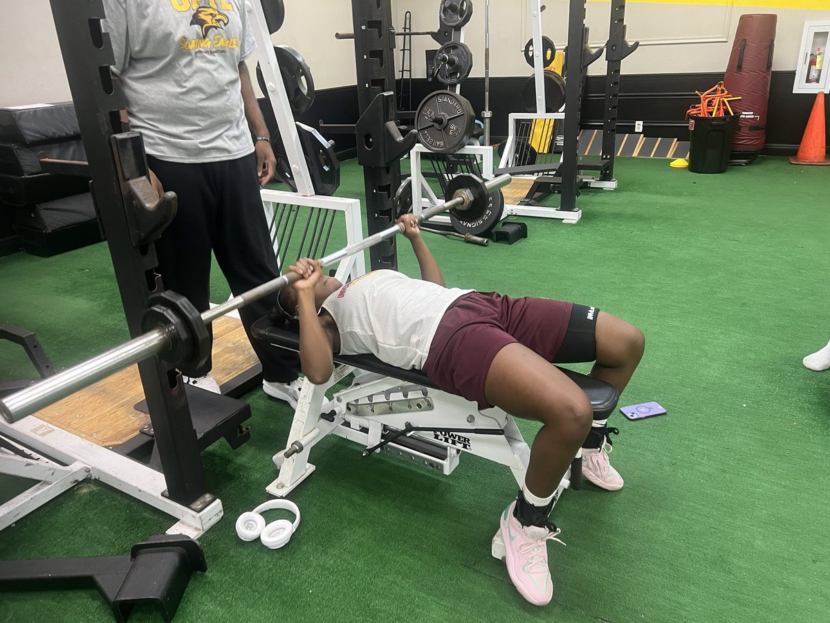 uftlathletics's tweet photo. @uftl_wbb @AJemperrie Preparing for St Thomas #TogetherWeWin @davidernst_15 @DavidGr34440781 @CoachDavisSB @DamonCogdell https://t.co/ZjKKAiNBrO