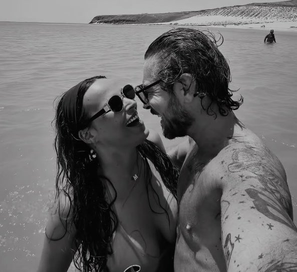 ___luciiaa____'s tweet photo. Casi 6 años después, de mejores amigos a marido y mujer… las vueltas tan bonitas que da la vida🥹🤍

#SVGala6 https://t.co/3uL2Hfpxji