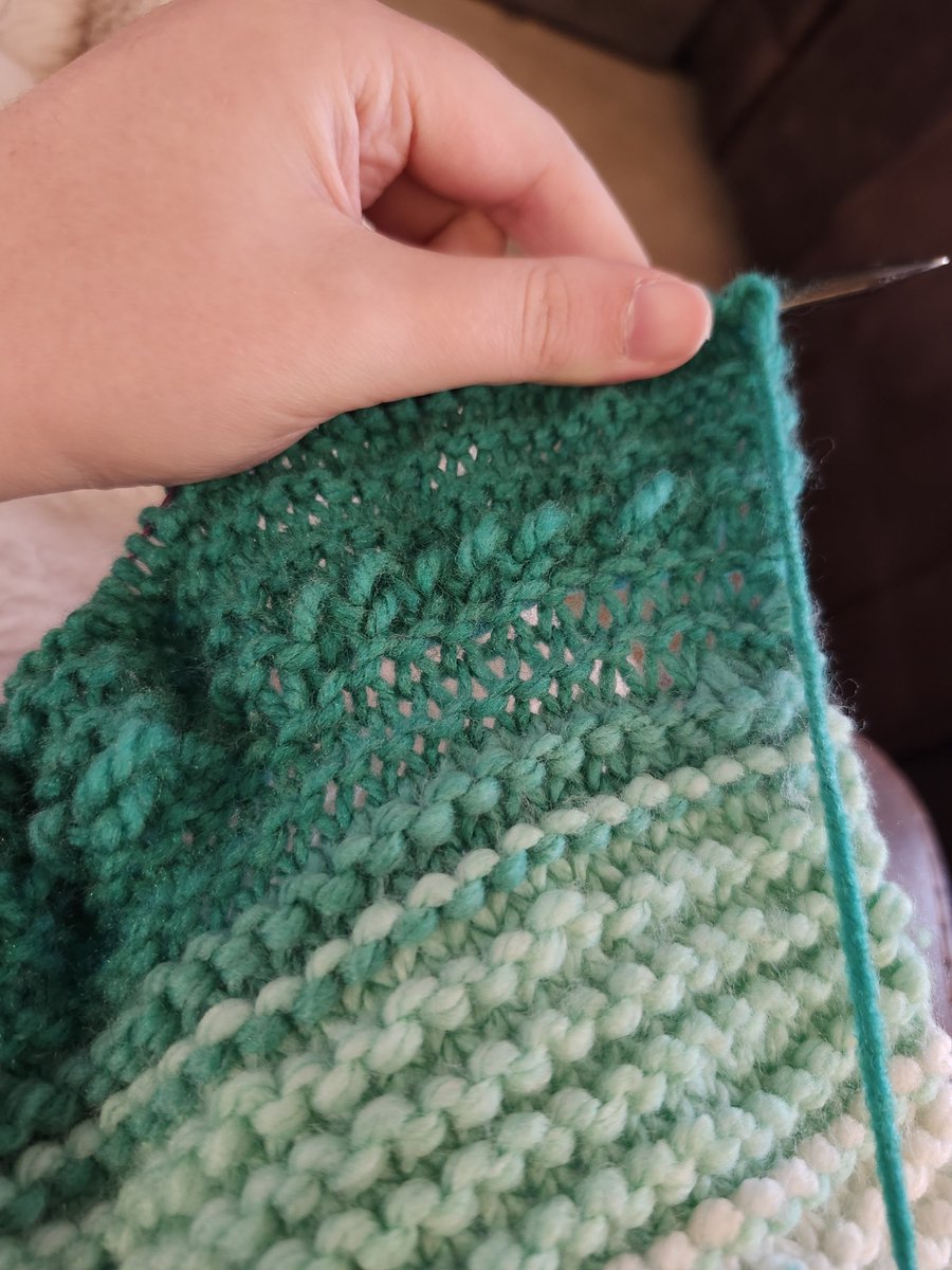 romantis0_0's tweet photo. Been lwk slaving away at this blanket instead of drawing i just wish knitting didnt take 500 years frowny face https://t.co/RvUSsZdn3D