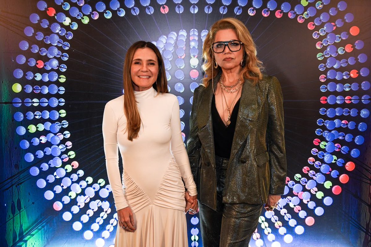 bestadrianest's tweet photo. adriana esteves &amp; isabel teixeira ontem no evento upfront 2027. 🤍 https://t.co/RVajtvufeV