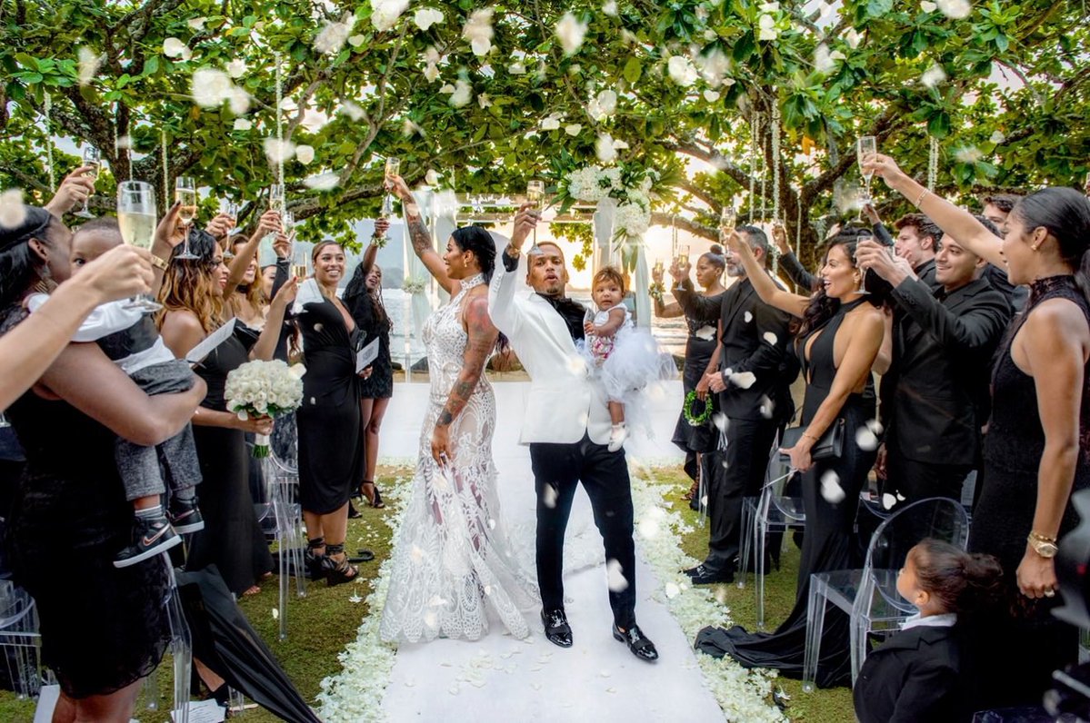 wavecheckers's tweet photo. Kid Ink &amp; his wife celebrating their 10th Wedding Anniversary 💍 https://t.co/XX5EKLbjNt